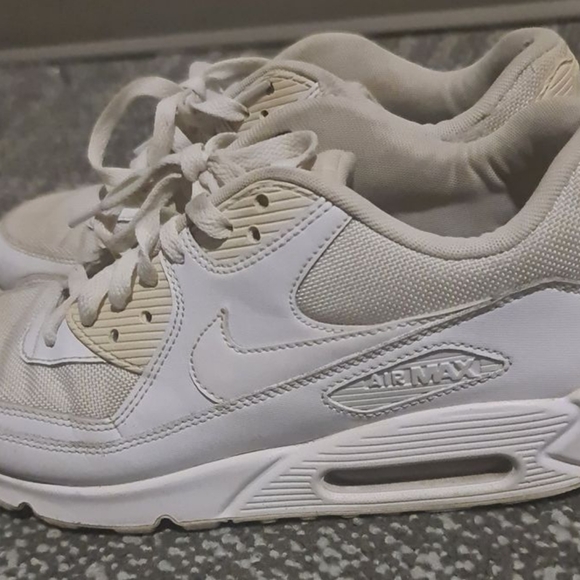 Nike Air Max 90s - Picture 3 of 5